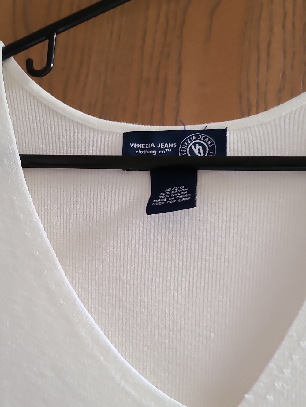 Venezia Jeans Women's White V-Neck Sweater